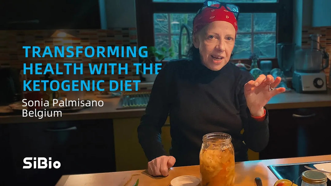 A person in a kitchen with a jar of food, discussing "Transforming Health with the Ketogenic Diet" by Sonia Palmisano, Belgium. Brand: Sibionics.
